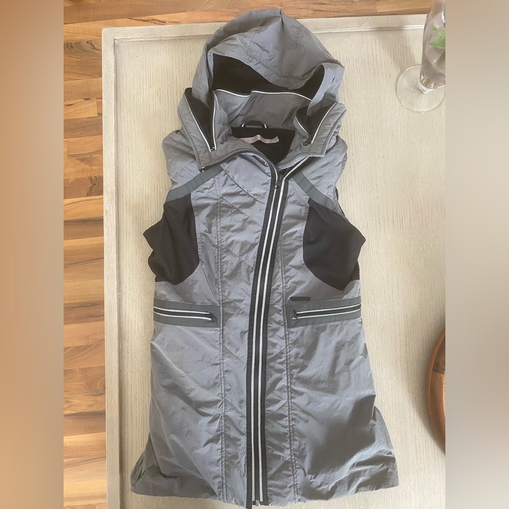 Blanc Noir Women’s size M Gray Elongated Reflective Vest